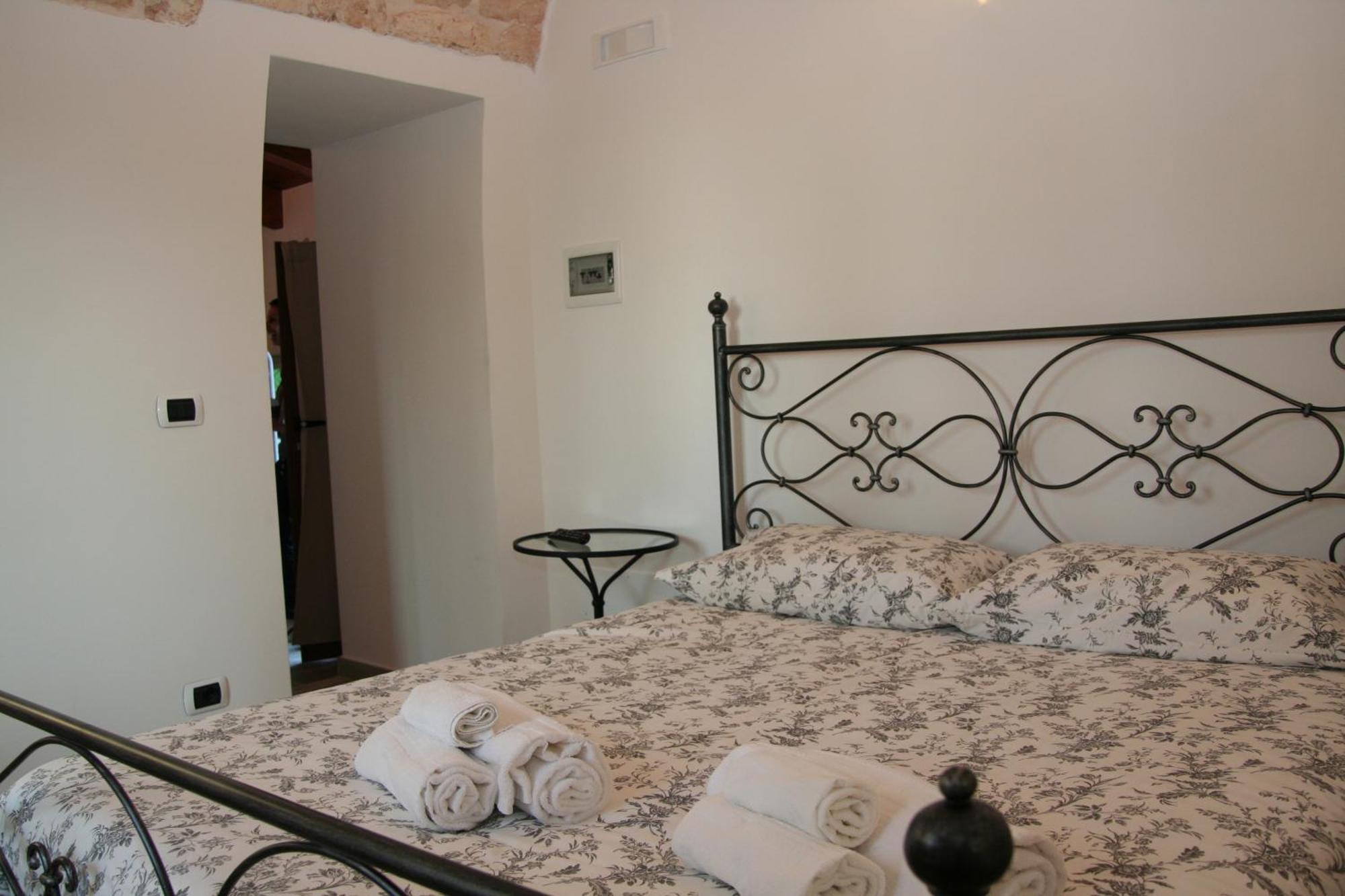 La Dimora Gigante Bed & Breakfast Castellana Grotte Room photo